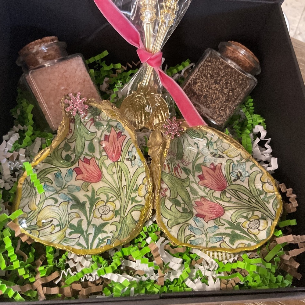 Salt and Pepper Oyster Shell Serving Set with Spoons